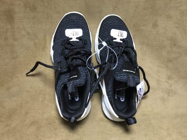 Giày thể thao nữ hiệu DLT-A Skechers màu đen size ( US) 5 ½ chính hãng