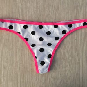 Quần-lót-nữ-Victorias-Secret-lọt-khe-cotton-size-M-màu-trắng-chấm-bi-chính-hãng