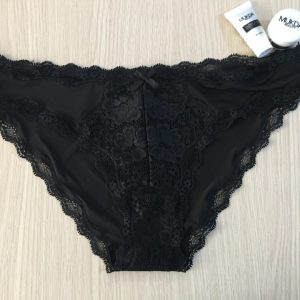 Quần-lót-nữ-Victorias-Secret-nguyên-mông-cotton-viền-ren-size-M-màu-đen-chính-hãng