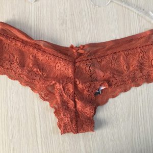 Quần-lót-nữ-Victorias-Secret-nửa-mông-bằng-ren-size-S-cao-cấp-màu-nâu-chính-hãng