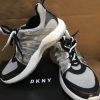 Giày-thể-thao-nữ-hiệu-DKNY-màu-trắng-bạc-size-US-7.5-chính-hãng_trái