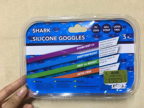 Kính-bơi-trẻ-em-cao-cấp-cho-bé-từ-3-tuổi-hiệu-Lifeguard-màu-xanh-có-đính-hình-cá-mập-trên-tròng-kính-hàng-xách-tay-mỹ-Lifeguard-shark-silicone-goggles-1